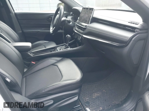 2022 Jeep Compass Latitude with VIN 3C4NJDBB5NT184919, listed as a IAAI auction lot 41044815 with 17,654 mi miles and . Bid and sale history available at DreamBid. Image 5.
