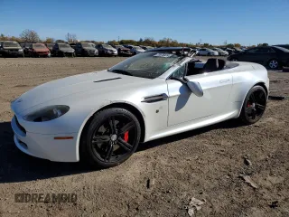 2009 Aston Martin Vantage z VIN SCFBF04CX9GD13237, wystawiony jako Copart lot #77675524 z przebiegiem 37 919 mil mil oraz Szkody całkowita. Historia ofert i sprzedaży dostępna na DreamBid. Obrazek 1.
