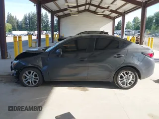 2016 Scion iA z VIN 3MYDLBZV4GY103085, wystawiony jako IAAI lot #42224286 z przebiegiem 90 786 mil mil oraz . Historia ofert i sprzedaży dostępna na DreamBid. Obrazek 14.