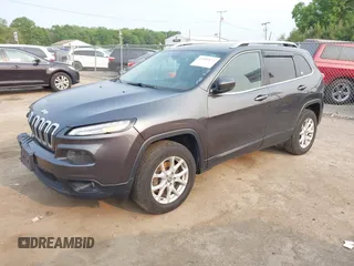 2017 Jeep Cherokee Latitude z VIN 1C4PJMCB8HW563256, wystawiony jako IAAI lot #42401873 z przebiegiem 258 934 mil mil oraz . Historia ofert i sprzedaży dostępna na DreamBid. Obrazek 18.
