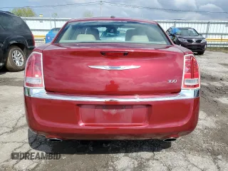 2013 Chrysler 300 z VIN 2C3CCAAGXDH727934, wystawiony jako Copart lot #55656025 z przebiegiem 100 567 mil mil oraz Szkoda całkowita • Salvage title. Historia ofert i sprzedaży dostępna na DreamBid. Obrazek 6.