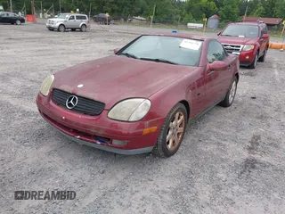 1999 Mercedes-Benz SLK 230/320 z VIN WDBKK47F3XF101074, wystawiony jako IAAI lot #42291770 z przebiegiem 141 195 mil mil oraz . Historia ofert i sprzedaży dostępna na DreamBid. Obrazek 2.