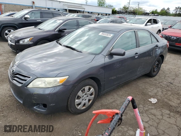 2010 Toyota Camry z VIN 4T1BF3EKXAU046704, wystawiony jako Copart lot #56653825 z przebiegiem 192 691 mil mil oraz Szkoda całkowita • Salvage title. Historia ofert i sprzedaży dostępna na DreamBid. Obrazek 1.