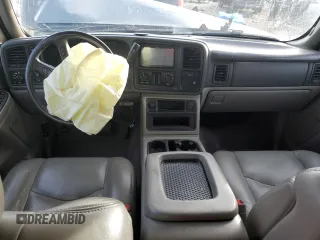 2005 Chevrolet Suburban Z71 with VIN 3GNFK16ZX5G275563, listed as a Copart auction lot 85082084 with 217,164 mi miles and Salvage Title. Bid and sale history available at carsss.com. Image 8.