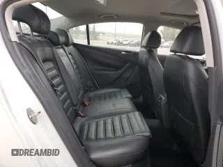 2008 Volkswagen Passat z VIN WVWCU73C58P028217, wystawiony jako Copart lot #52451275 z przebiegiem 70 829 mil mil oraz Szkoda całkowita • Salvage title. Historia ofert i sprzedaży dostępna na DreamBid. Obrazek 10.