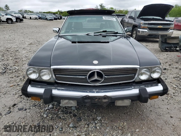 1986 Mercedes-Benz 560 SL z VIN WDBBA48D2GA050261, wystawiony jako Copart lot #58388025 z przebiegiem 199 750 mil mil oraz Czysty tytuł • Clean title. Historia ofert i sprzedaży dostępna na DreamBid. Obrazek 5.