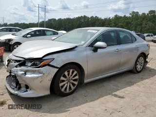 2018 Toyota Camry LE z VIN 4T1B11HK2JU579614, wystawiony jako Copart lot #59315215 z przebiegiem 160 120 mil mil oraz Szkoda całkowita • Salvage title. Historia ofert i sprzedaży dostępna na DreamBid. Obrazek 1.