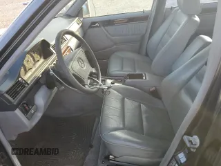 1995 Mercedes-Benz E Class with VIN WDBEA32E4SC245977, listed as a Copart auction lot 77588644 with 140,070 mi miles and Clean Title. Bid and sale history available at carsss.com. Image 7.