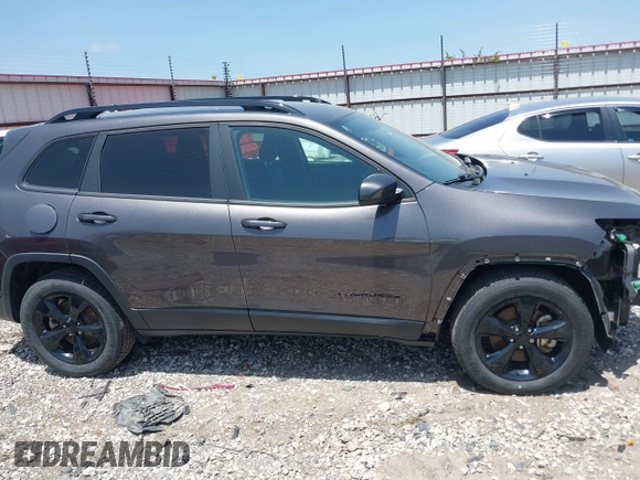 2018 Jeep Cherokee Latitude z VIN 1C4PJMCB8JD568944, wystawiony jako IAAI lot #42244217 z przebiegiem 34 945 mil mil oraz . Historia ofert i sprzedaży dostępna na DreamBid. Obrazek 13.