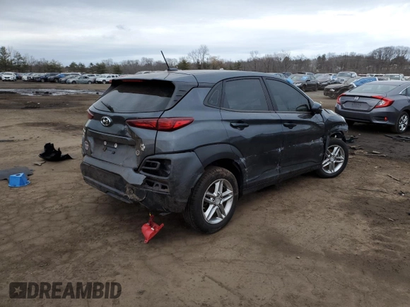 2020 Hyundai Kona SE with VIN KM8K12AAXLU467704, listed as a Copart auction lot 46981715 with 0 mi miles and Salvage Title. Bid and sale history available at carsss.com. Image 3.