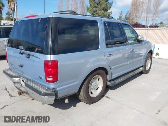 1998 Ford Expedition XLT z VIN 1FMPU18L8WLA56178, wystawiony jako IAAI lot #41920438 z przebiegiem 270 941 mil mil oraz . Historia ofert i sprzedaży dostępna na DreamBid. Obrazek 4.