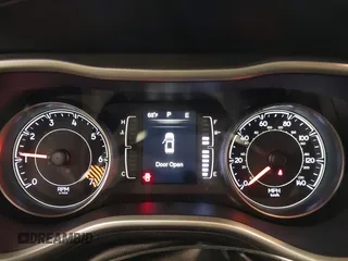 2014 Jeep Cherokee Sport z VIN 1C4PJMABXEW243290, wystawiony jako IAAI lot #42343160 z przebiegiem 170 000 mil mil oraz . Historia ofert i sprzedaży dostępna na DreamBid. Obrazek 7.