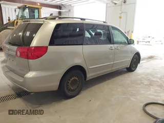 2008 Toyota Sienna CE z VIN 5TDZK23C38S120029, wystawiony jako IAAI lot #42530562 z przebiegiem 185 655 mil mil oraz . Historia ofert i sprzedaży dostępna na DreamBid. Obrazek 4.