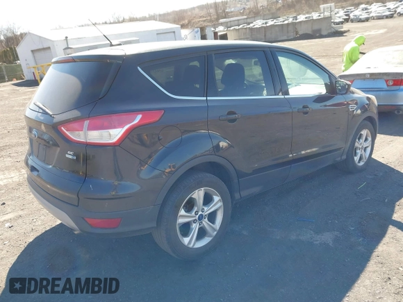 2015 Ford Escape SE with VIN 1FMCU9GX2FUB68101, listed as a IAAI auction lot 41902379 with 136,248 mi miles. Bid and sale history available at carsss.com. Image 4.