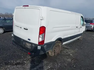2019 Ford Transit z VIN 1FTYR2ZM6KKB81879, wystawiony jako IAAI lot #41485213 z przebiegiem 153 036 mil mil oraz . Historia ofert i sprzedaży dostępna na DreamBid. Obrazek 4.