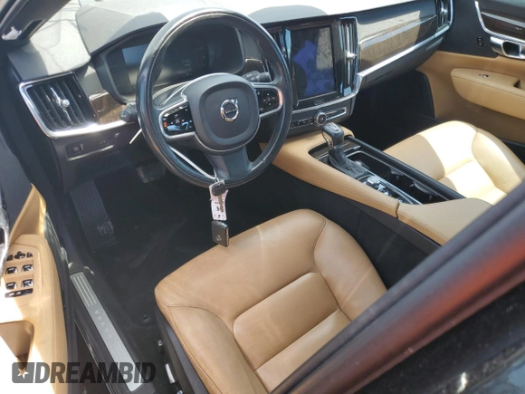 2018 Volvo S90 Momentum z VIN LVY982AK3JP034995, wystawiony jako Copart lot #51931515 z przebiegiem 69 268 mil mil oraz Tytuł czysty. Historia ofert i sprzedaży dostępna na DreamBid. Obrazek 8.