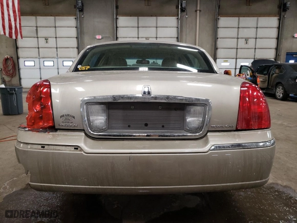 2007 Lincoln Town Car Signature with VIN 1LNHM81V77Y627768, listed as a Copart auction lot 43827375 with 0 mi miles and Salvage Title. Bid and sale history available at carsss.com. Image 6.