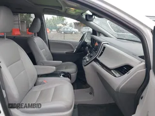 2020 Toyota Sienna XLE with VIN 5TDDZ3DC3LS231666, listed as a IAAI auction lot 42296603 with 49,075 mi miles and . Bid and sale history available at DreamBid. Image 5.