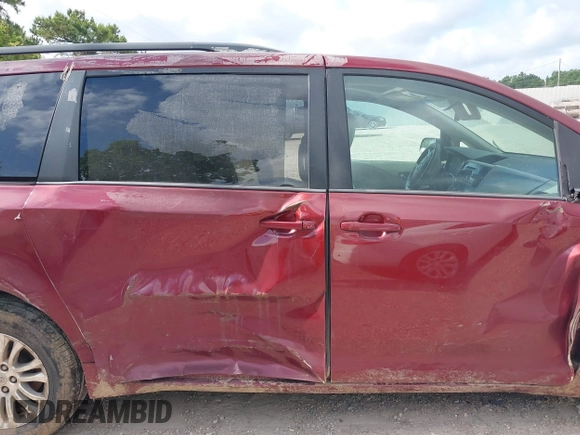 2013 Toyota Sienna XLE AAS z VIN 5TDYK3DC5DS380894, wystawiony jako IAAI lot #42271097 z przebiegiem 145 494 mil mil oraz . Historia ofert i sprzedaży dostępna na DreamBid. Obrazek 14.