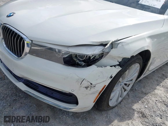 2017 BMW 7 Series 740i z VIN WBA7E2C53HG740273, wystawiony jako IAAI lot #42475769 z przebiegiem Nie podano mil oraz . Historia ofert i sprzedaży dostępna na DreamBid. Obrazek 17.