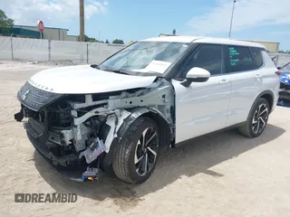 2024 Mitsubishi Outlander SE z VIN JA4J3VA83RZ082399, wystawiony jako IAAI lot #42305992 z przebiegiem 11 622 mil mil oraz . Historia ofert i sprzedaży dostępna na DreamBid. Obrazek 2.