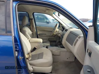 2008 Ford Escape XLT z VIN 1FMCU03158KD31562, wystawiony jako IAAI lot #42319652 z przebiegiem 123 926 mil mil oraz . Historia ofert i sprzedaży dostępna na DreamBid. Obrazek 5.