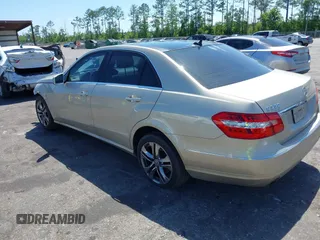 2010 Mercedes-Benz E 350 Luxury z VIN WDDHF5GB9AA048636, wystawiony jako IAAI lot #42151413 z przebiegiem 174 727 mil mil oraz . Historia ofert i sprzedaży dostępna na DreamBid. Obrazek 3.