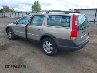 2002 Volvo V70 with VIN YV1SZ58D321064933, listed as a IAAI auction lot 42110198 with 124,324 mi miles and . Bid and sale history available at DreamBid. Image 3.