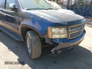 2008 Chevrolet Suburban LT w/3LT with VIN 1GNFK16368J138876, listed as a IAAI auction lot 42039588 with 318,374 mi miles. Bid and sale history available at carsss.com. Image 6.
