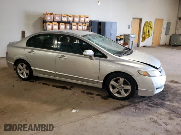 2011 Honda Civic LX-S z VIN 2HGFA1F68BH528264, wystawiony jako Copart lot #54105425 z przebiegiem 184 096 mil mil oraz Szkoda całkowita • Salvage title. Historia ofert i sprzedaży dostępna na DreamBid. Obrazek 4.