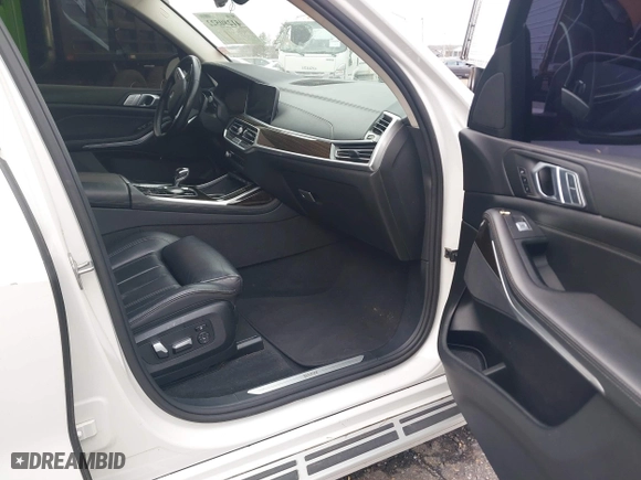 2019 BMW X7 xDrive40i with VIN 5UXCW2C53KL083874, listed as a IAAI auction lot 41280522 with 155,067 mi miles. Bid and sale history available at carsss.com. Image 5.