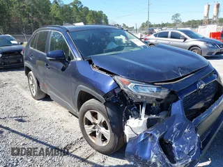2021 Toyota RAV4 XLE with VIN JTMW1RFV9MD070870, listed as a IAAI auction lot 41719312 with 576,675 mi miles. Bid and sale history available at carsss.com. Image 1.