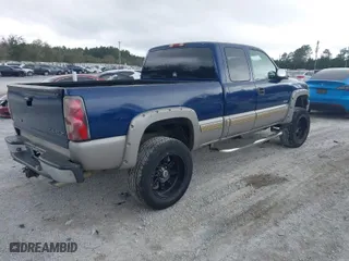 2001 Chevrolet Silverado 1500 LS with VIN 2GCEC19T311396687, listed as a IAAI auction lot 41552808 with 183,040 mi miles. Bid and sale history available at carsss.com. Image 4.