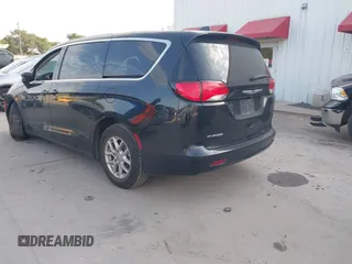 2023 Chrysler Voyager LX z VIN 2C4RC1CG5PR602566, wystawiony jako IAAI lot #42297330 z przebiegiem 66 810 mil mil oraz . Historia ofert i sprzedaży dostępna na DreamBid. Obrazek 3.