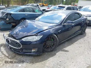 2014 Tesla Model S 60 with VIN 5YJSA1H15EFP43884, listed as a IAAI auction lot 41993180 with 78,305 mi miles and . Bid and sale history available at DreamBid. Image 2.