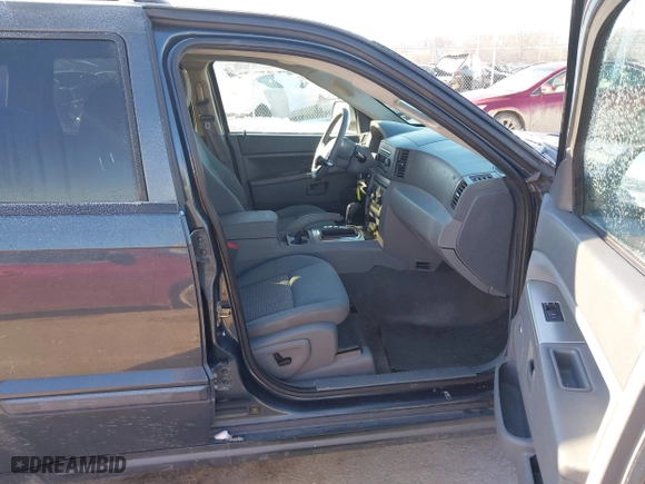 2007 Jeep Grand Cherokee Laredo with VIN 1J8GS48K97C538509, listed as a IAAI auction lot 41605236 with 164,530 mi miles. Bid and sale history available at carsss.com. Image 5.