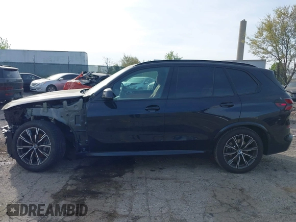 2025 BMW X5 xDrive40i z VIN 5UX23EU04S9Y37497, wystawiony jako IAAI lot #42124797 z przebiegiem 6 256 mil mil oraz . Historia ofert i sprzedaży dostępna na DreamBid. Obrazek 13.