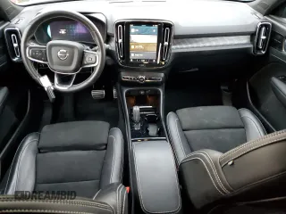 2021 Volvo XC40 z VIN YV4ED3UR3M2609918, wystawiony jako Copart lot #84349024 z przebiegiem 32 934 mil mil oraz Czysty tytuł • Clean title. Historia ofert i sprzedaży dostępna na DreamBid. Obrazek 8.