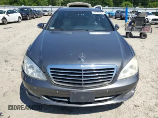 2007 Mercedes-Benz S 550 z VIN WDDNG86X97A121513, wystawiony jako Copart lot #55254945 z przebiegiem 107 313 mil mil oraz Czysty tytuł • Clean title. Historia ofert i sprzedaży dostępna na DreamBid. Obrazek 5.