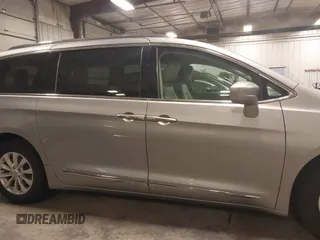 2018 Chrysler Pacifica Touring L with VIN 2C4RC1BG3JR330401, listed as a IAAI auction lot 41250303 with 86,975 mi miles and . Bid and sale history available at DreamBid. Image 14.