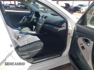 2011 Toyota Camry LE z VIN 4T1BF3EK7BU621018, wystawiony jako IAAI lot #42462962 z przebiegiem 286 932 mil mil oraz . Historia ofert i sprzedaży dostępna na DreamBid. Obrazek 5.