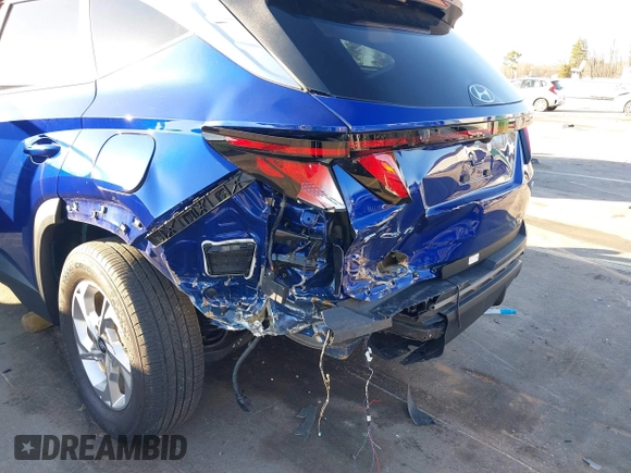 2024 Hyundai Tucson SEL with VIN 5NMJBCDE4RH334082, listed as a IAAI auction lot 41493611 with 10,441 mi miles and . Bid and sale history available at carsss.com. Image 6.