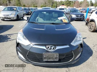 2013 Hyundai Veloster w/Black Int z VIN KMHTC6AD5DU173029, wystawiony jako Copart lot #52587455 z przebiegiem 161 716 mil mil oraz Czysty tytuł • Clean title. Historia ofert i sprzedaży dostępna na DreamBid. Obrazek 5.