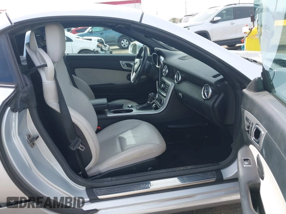 2013 Mercedes-Benz SLK 250 с VIN WDDPK4HA3DF054317, выставлен на аукционе IAAI как лот 41846772 с пробегом 90 811 миль миль и . История ставок и продаж доступна на DreamBid. Изображение 5.