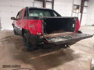 2006 Chevrolet Avalanche Z71 with VIN 3GNEK12Z36G125541, listed as a IAAI auction lot 41573253 with 324,905 mi miles. Bid and sale history available at carsss.com. Image 3.