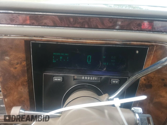 1990 Cadillac Brougham с VIN 1G6DW54Y1LR710024, выставлен на аукционе Copart как лот 88406975 с пробегом 183 170 миль миль и Чистый • Clean title. История ставок и продаж доступна на DreamBid. Изображение 9.
