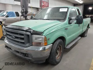 1999 Ford Super Duty F-250 XL with VIN 1FTNX20F9XEA58381, listed as a IAAI auction lot 40625121 with 321,045 mi miles. Bid and sale history available at carsss.com. Image 2.