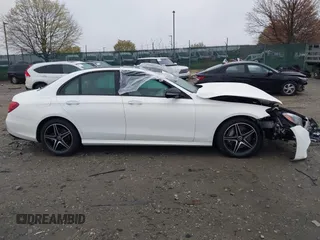 2018 Mercedes-Benz E-Class E 300 with VIN WDDZF4KB0JA380163, listed as a IAAI auction lot 42000543 with 75,314 mi miles. Bid and sale history available at carsss.com. Image 13.