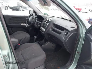 2008 Kia Sportage LX with VIN KNDJE723487467172, listed as a IAAI auction lot 41568843 with 159,786 mi miles and . Bid and sale history available at carsss.com. Image 5.