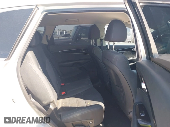 2020 Kia Sorento LX with VIN 5XYPG4A39LG675807, listed as a IAAI auction lot 41871304 with 124,689 mi miles. Bid and sale history available at carsss.com. Image 8.
